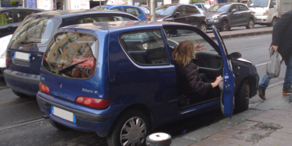 Comportamenti da tenere quando si deve far salire o scendere un passeggero