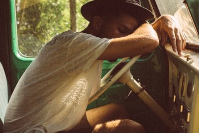 Comportamento che deve adottare un conducente che accusa segni di stanchezza